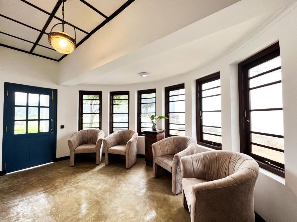 Posezení v ubytování Kings Palace Nuwara Eliya