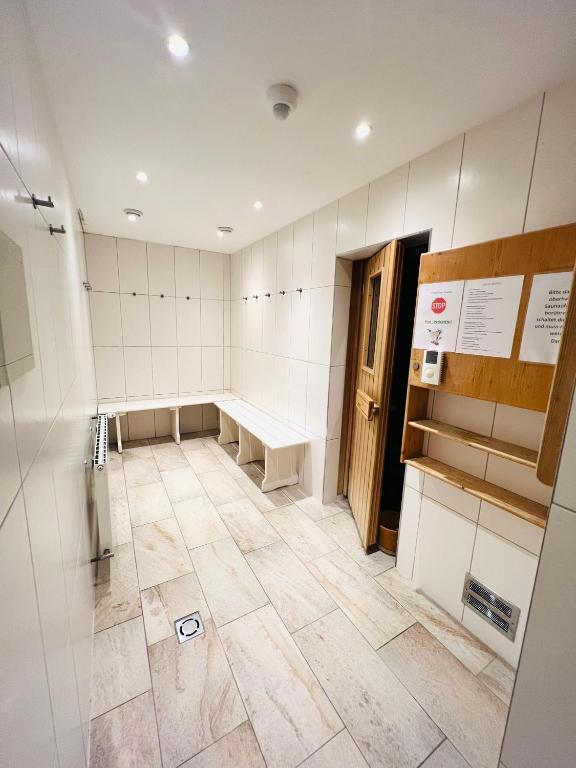Kúpeľňa v ubytovaní Wellness-Apartment Seefeld and Chill SPA im Zentrum mit Pool, Sauna und Netflix for free