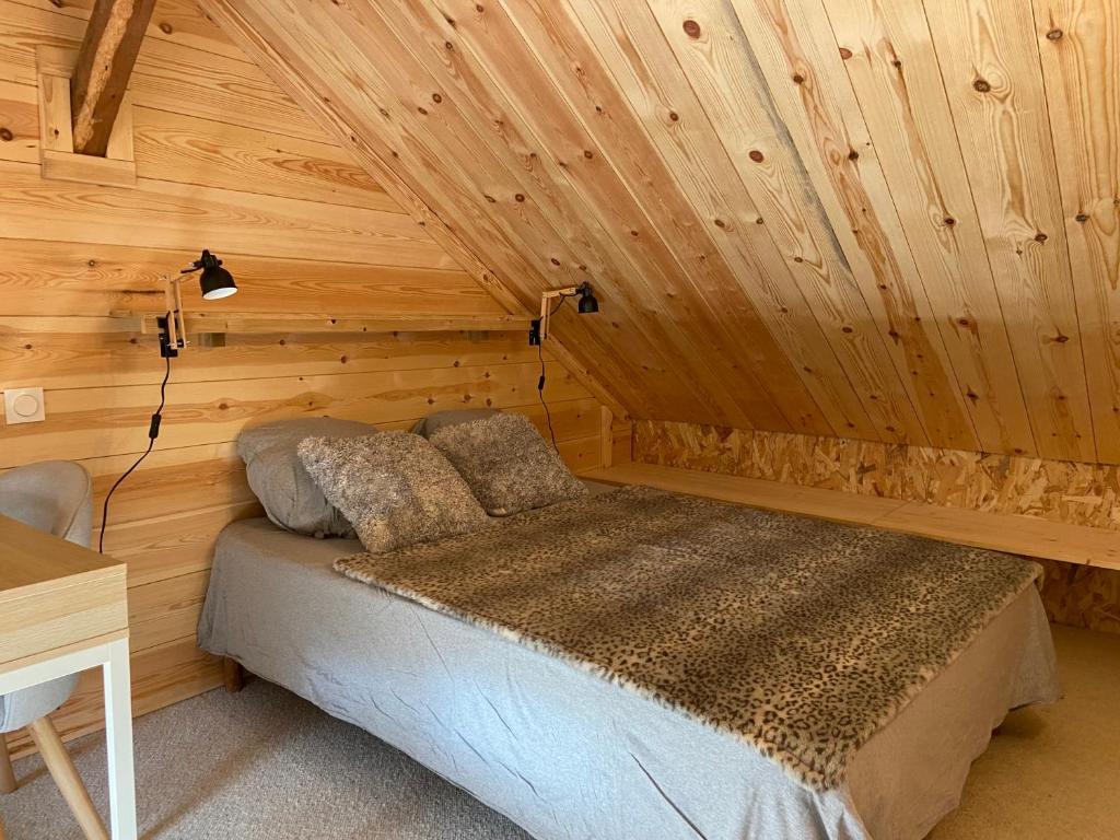 Łóżko lub łóżka w pokoju w obiekcie Magnifique T3, en plein centre du village