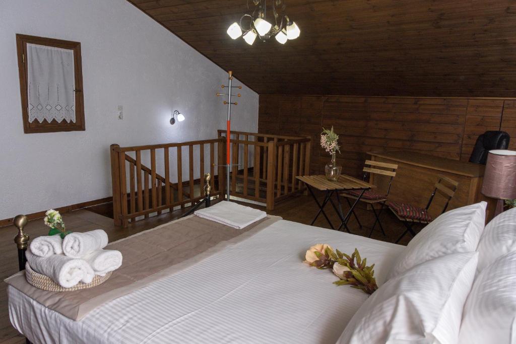 Postel nebo postele na pokoji v ubytování Arxontiko Palamas