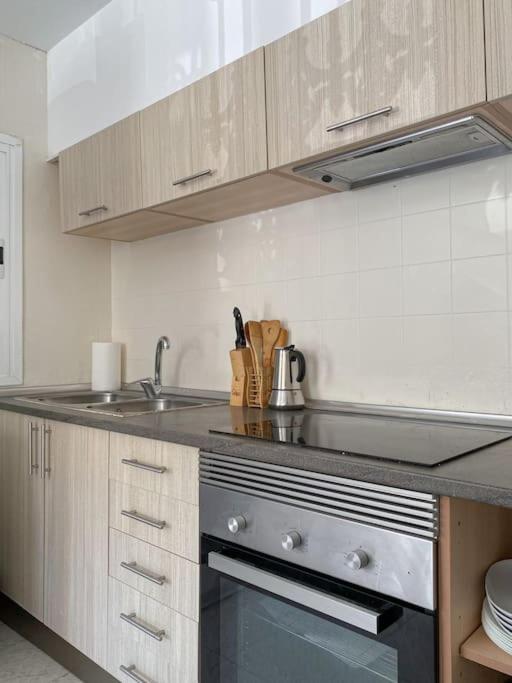 Kuchyňa alebo kuchynka v ubytovaní Vlc Center 4 Room Apartment