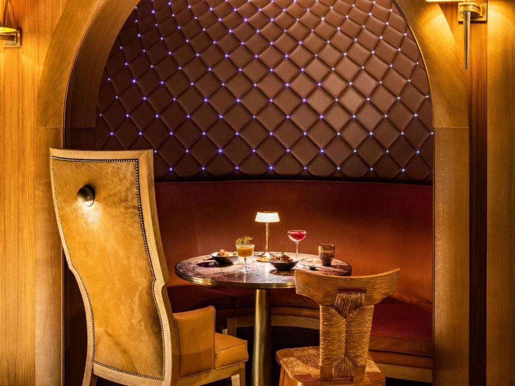 Posezení v ubytování Too Hotel & Spa Paris - MGallery Collection