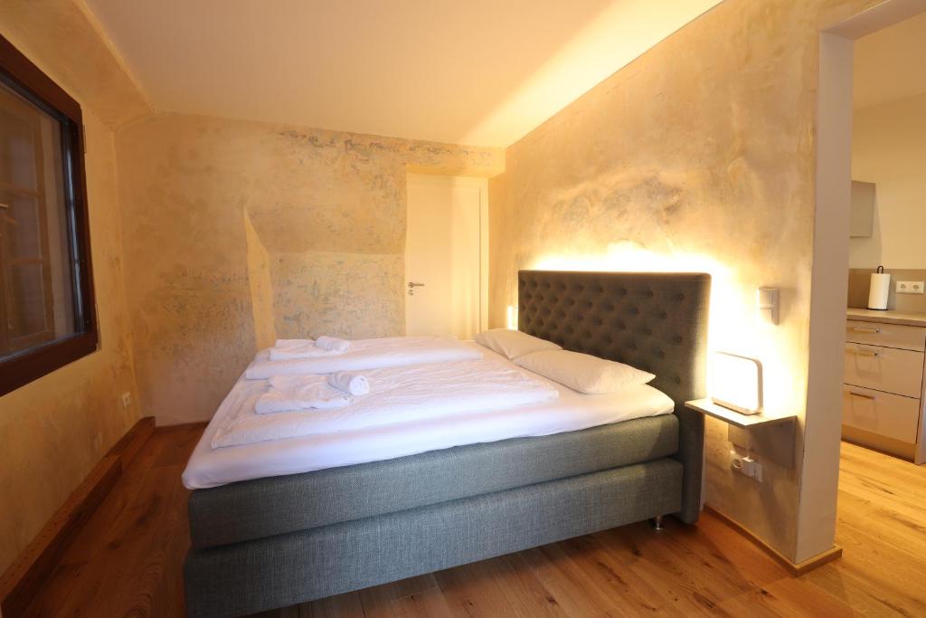 Postel nebo postele na pokoji v ubytování Das Fischer Boardinghouse KF