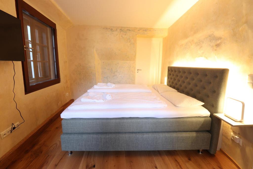 Postel nebo postele na pokoji v ubytování Das Fischer Boardinghouse KF