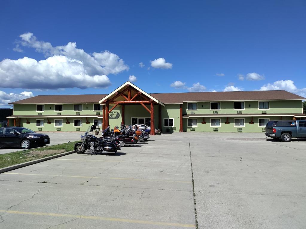 a group of motorcycles parked in front of a building at Country Inn Libby in Libby