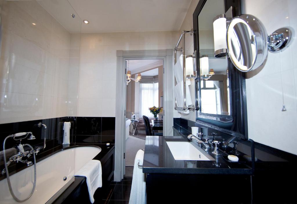 Althoff St James's Hotel & Club London - Superior Room