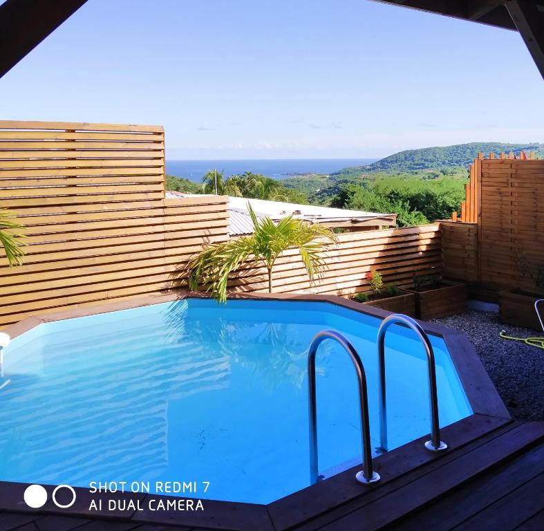 Bazén v ubytování Maison Piscine personnelle vue mer COSY nebo v jeho okolí