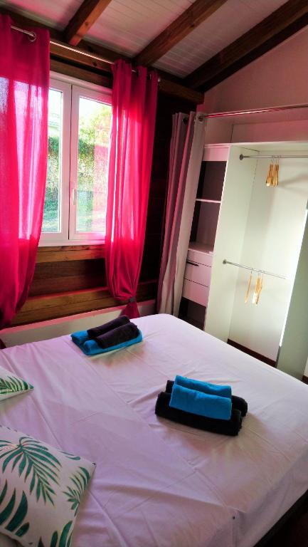 Postel nebo postele na pokoji v ubytování Maison Piscine personnelle vue mer COSY
