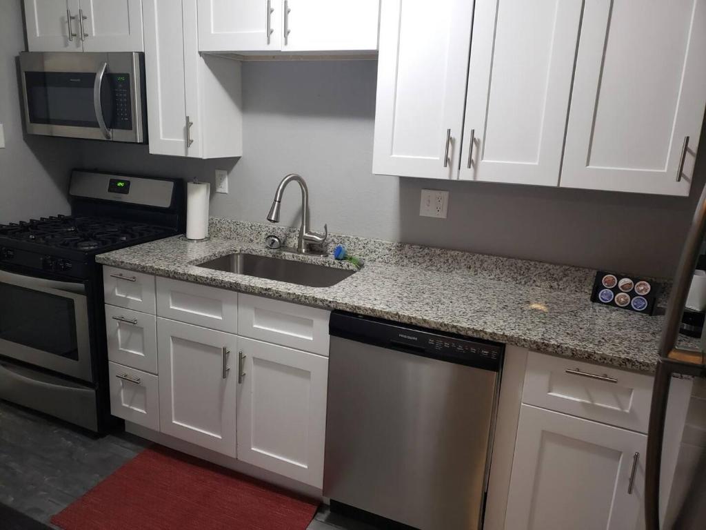 Cute 2 bedroom apartment in historic neighborhood - Housity