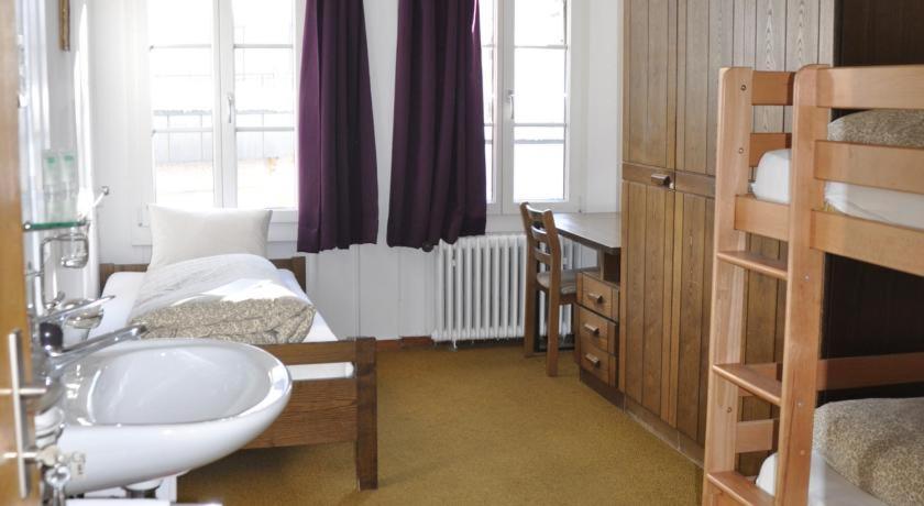 Postel nebo postele na pokoji v ubytování Hostel Engelberg "mein Trail Hostel"