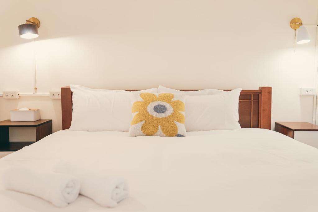 Rúm í herbergi á Juran B&B