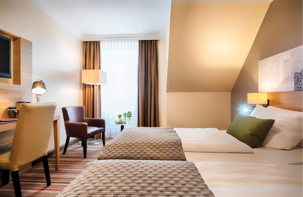 Postel nebo postele na pokoji v ubytování Leonardo Hotel Hamburg Stillhorn