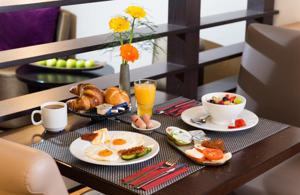 Comida no hotel ou em algum lugar perto