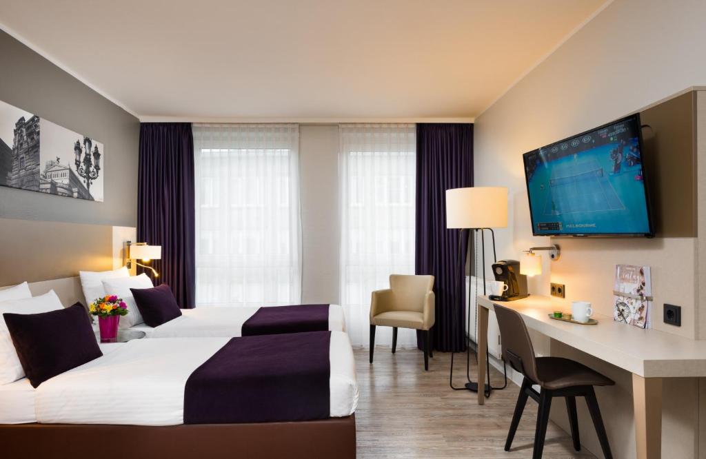 Cama ou camas em um quarto em Leonardo Hotel Frankfurt City Center