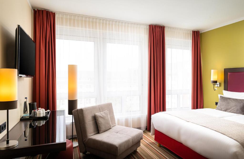 Postel nebo postele na pokoji v ubytování Leonardo Hotel Berlin