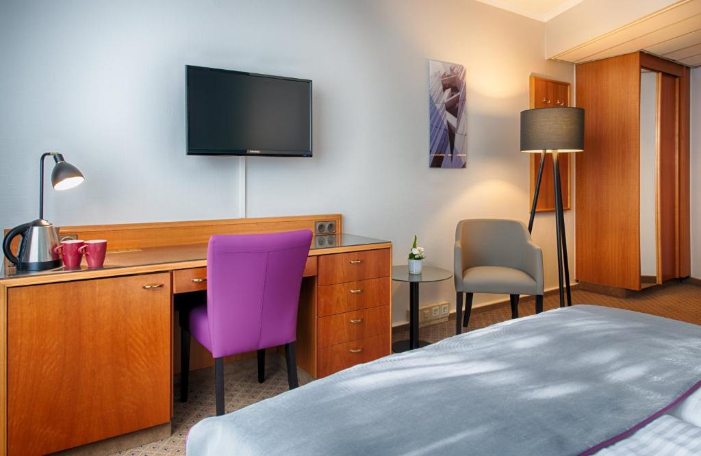 Μια τηλεόραση ή/και κέντρο ψυχαγωγίας στο Leonardo Hotel Düsseldorf City Center