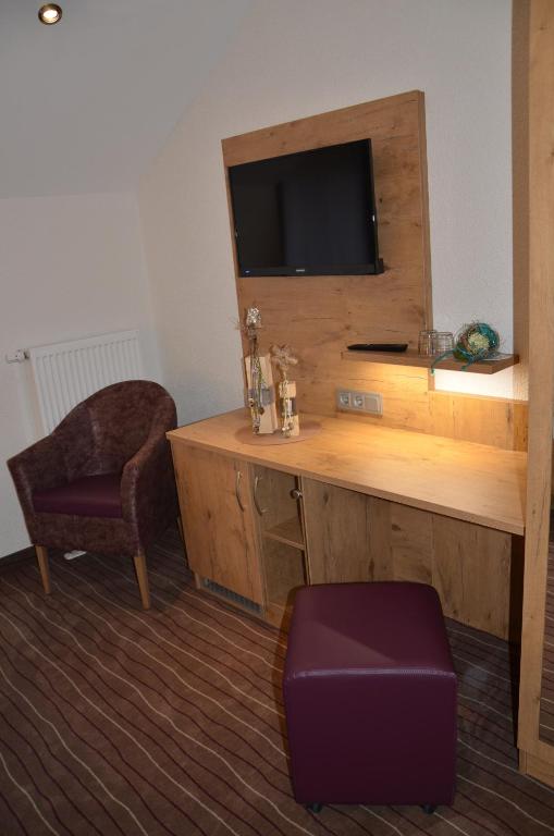 TV a/nebo společenská místnost v ubytování Hotel- Restaurant Poststuben