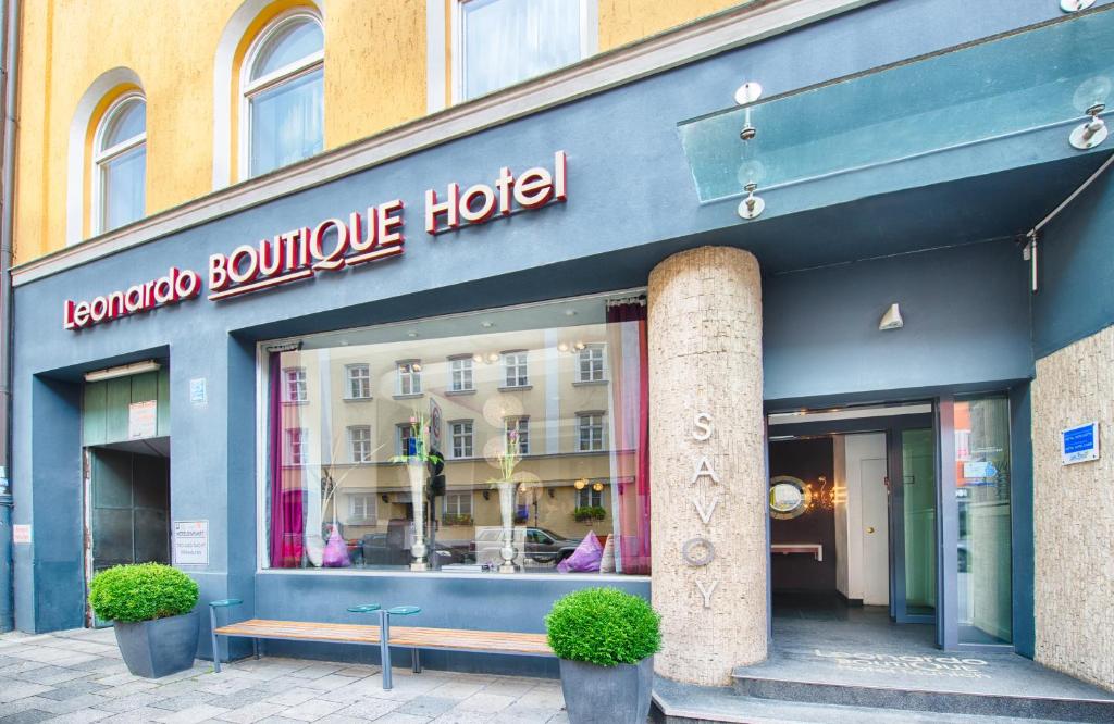 a store front of a building with a sign on it at Leonardo Boutique Hotel Munich in Munich
