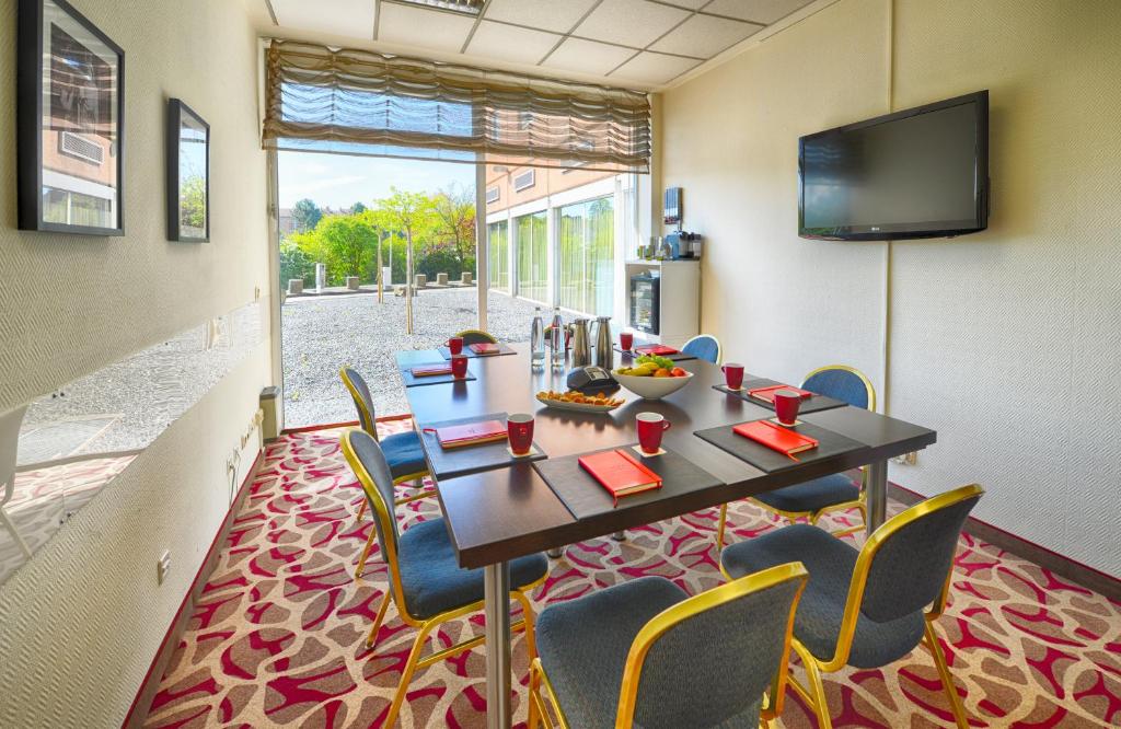 Leonardo Hotel Köln - Resim 42