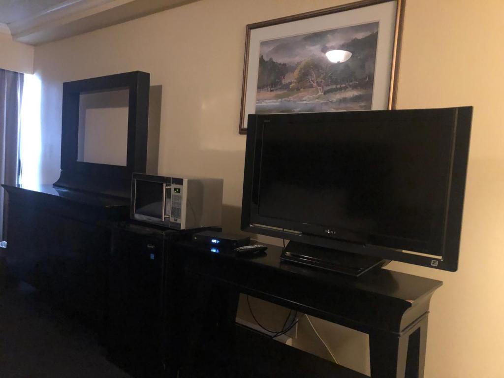 TV a/nebo společenská místnost v ubytování Island Travel Inn
