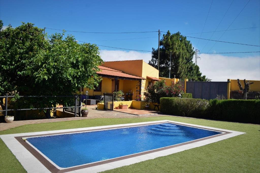 a swimming pool in the yard of a house at Finca La Majadera in El Rosario