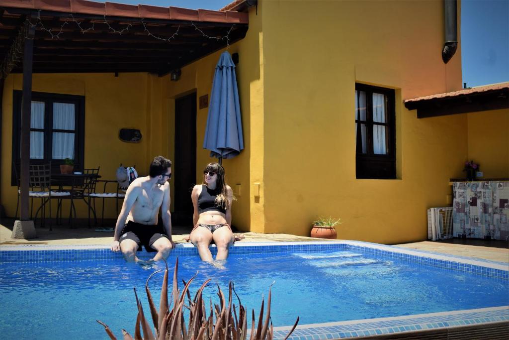 The swimming pool at or close to Finca La Majadera