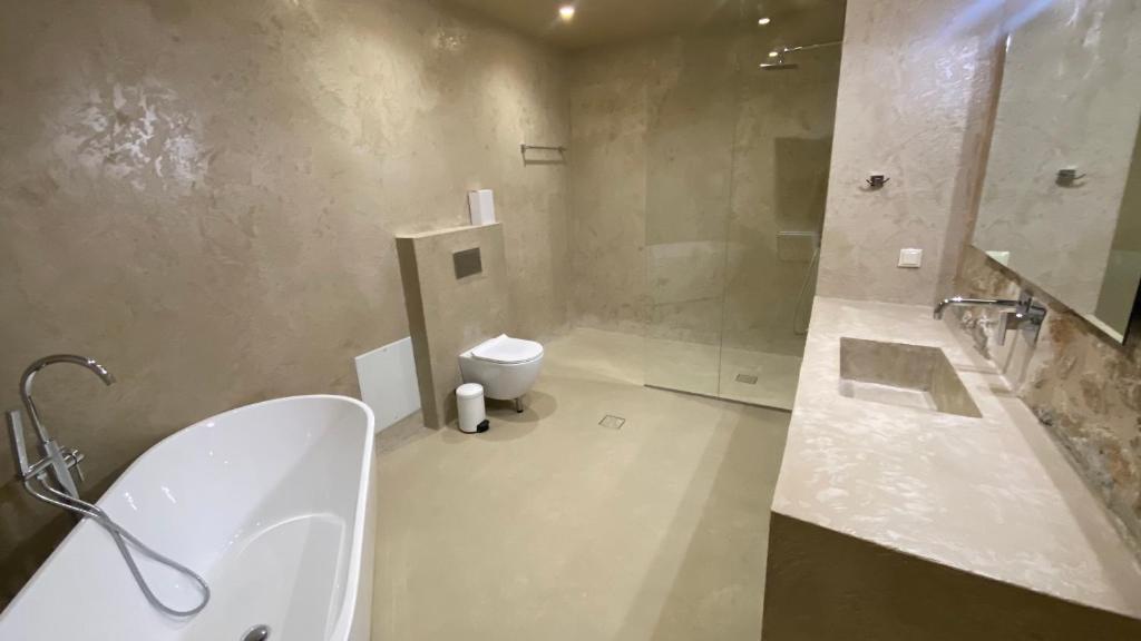 Koupelna v ubytování Mani Luxury Suites and Studios in Gytheio with Private Pools