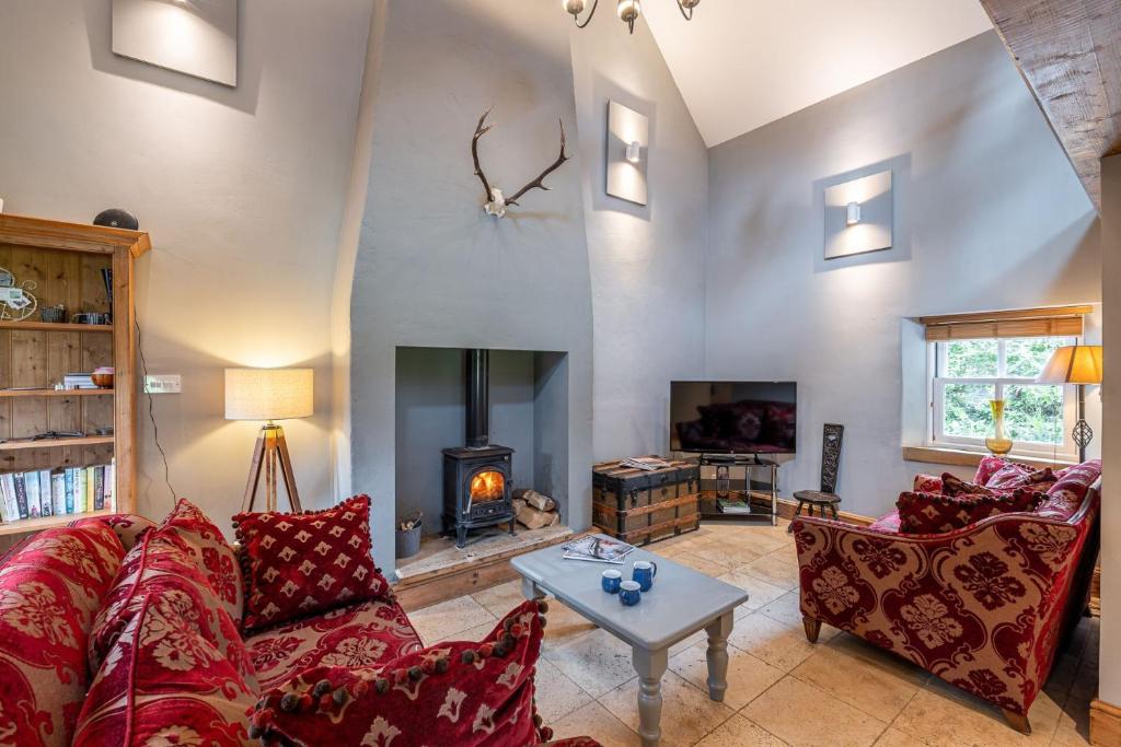 Waterside Cottage - Housity