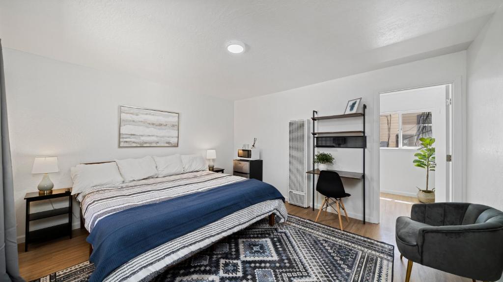 AL Unit 16 Bring the Adventure Spacious Studio w Queen Bed - Housity