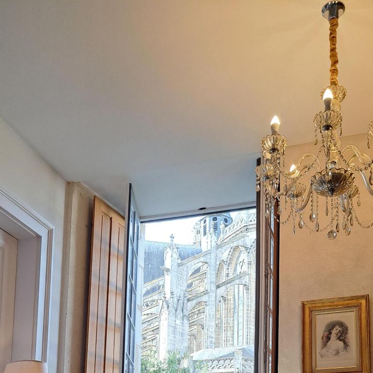 Appartement raffiné vue cathédrale, jardin, wifi - Wohnung Mit Einem Schlafzimmer