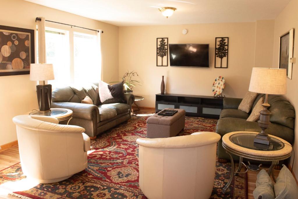 Biker Hiker friendly 3 bedroom by Strouds Run State Park, Athens