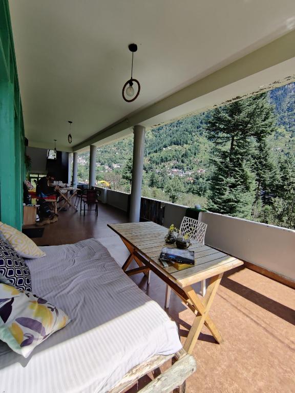 Nespecifikovaný výhled na hory nebo výhled na hory při pohledu z hostelu
