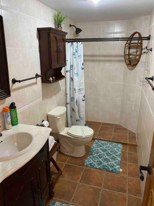 Koupelna v ubytování Barrel House Suite St Eustatius