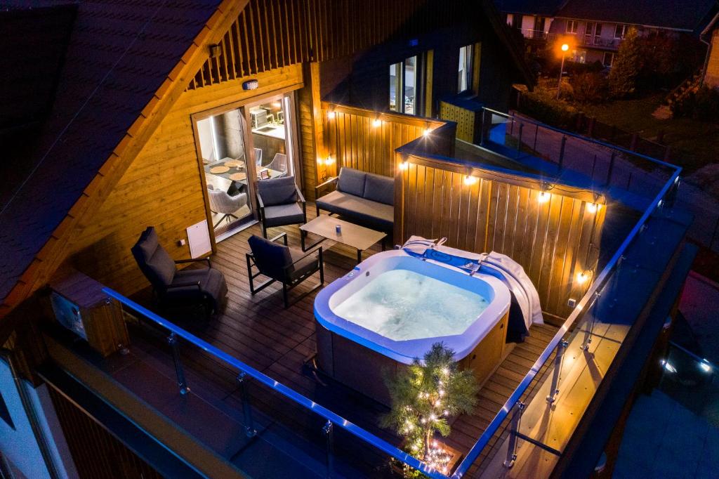 Bazén v ubytovaní SZKLARSKA VIEW Luxury Apartment Jacuzzi alebo v jeho blízkosti