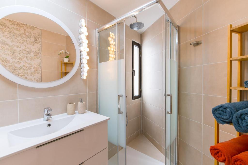 A bathroom at Sea View, Newly Renovated, 2 Bedrooms Apartment in Costa Adeje