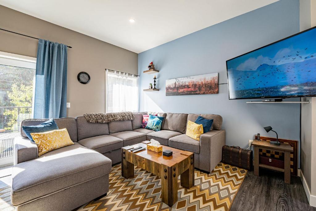 Pillow Top Condo by Revelstoke Vacations, Revelstoke (updated prices 2024)