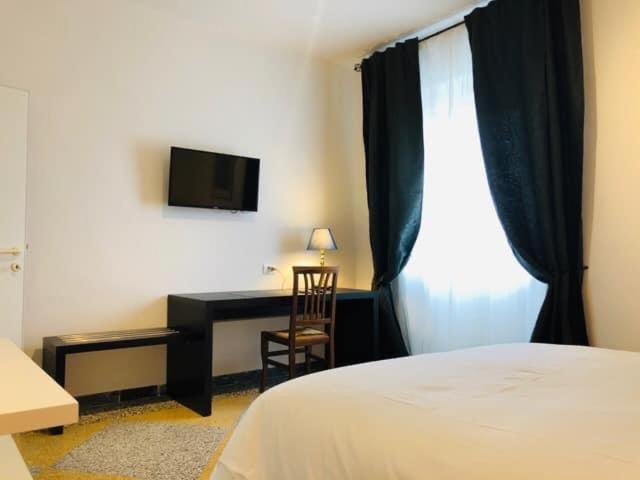 A bed or beds in a room at LoLè Apartment - Ancona