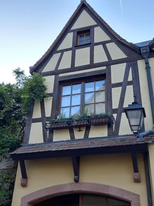 Budynek, w którym mieści się apartament