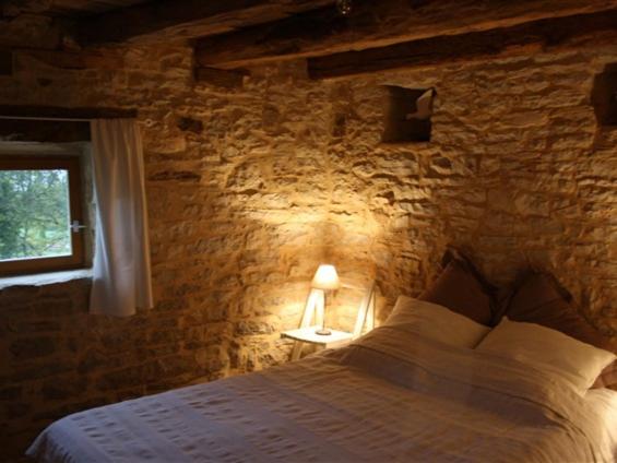 Posteľ alebo postele v izbe v ubytovaní Gîte du Petit Olivier - 2 à 4 pers -1 chb