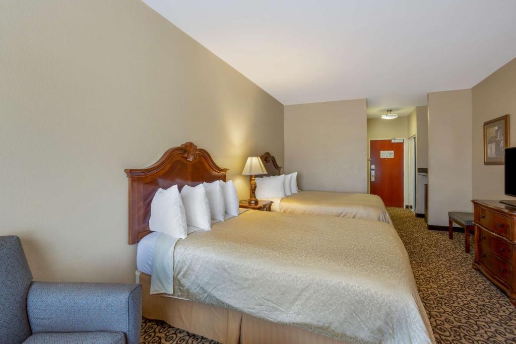 Postel nebo postele na pokoji v ubytování Best Western PLUS Fossil Country Inn & Suites