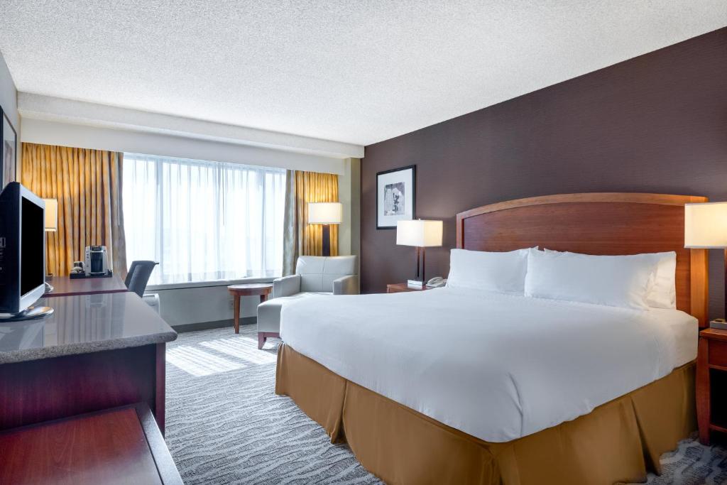 a hotel room with a large bed and a desk at Holiday Inn Los Angeles Gateway-Torrance, an IHG Hotel in Torrance