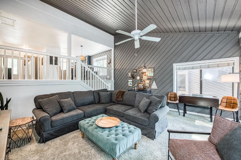 Huntington Lake Condo 115, Lakeshore (updated prices 2024)