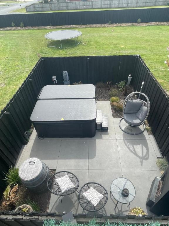 an overhead view of a patio with a table and chairs at Springfield Motel and Lodge in Springfield