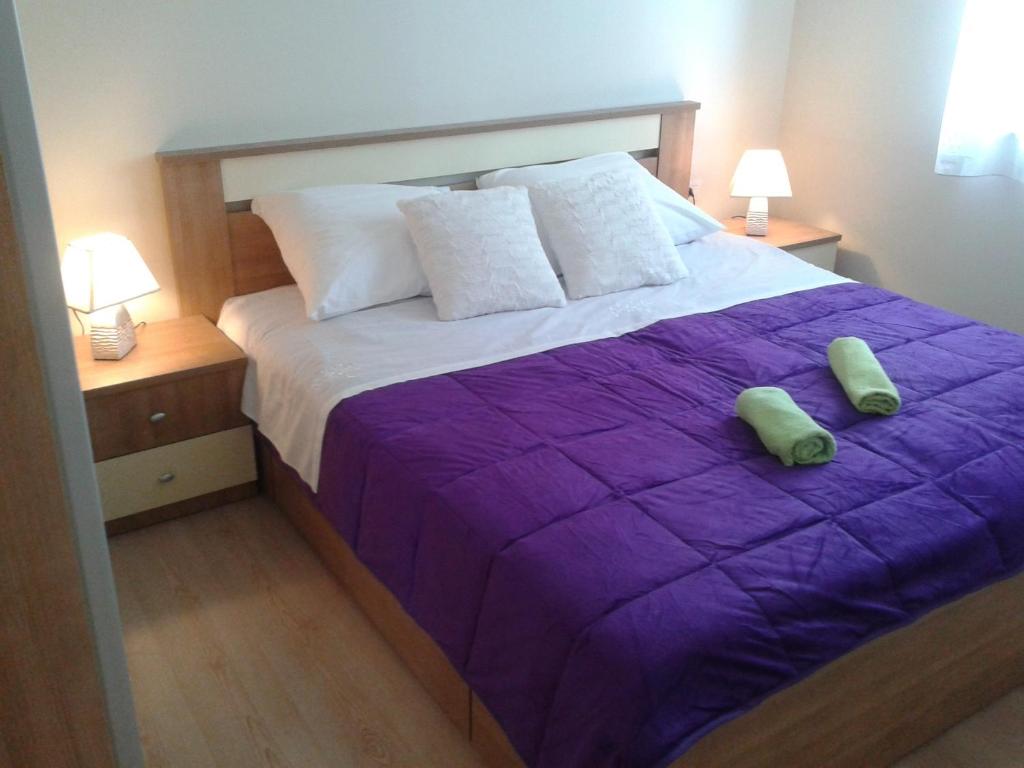 Ένα ή περισσότερα κρεβάτια σε δωμάτιο στο 4 bedroom apartment with 3 bathrooms and private parking - Apartments Orange
