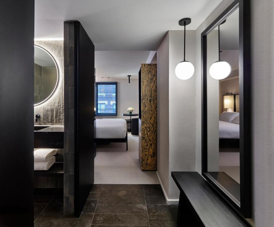 Postel nebo postele na pokoji v ubytování Hotel AKA NoMad