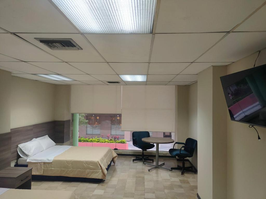TV a/nebo společenská místnost v ubytování OCEANIk SUITES & HOTEL