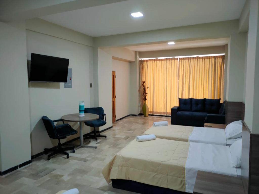TV a/nebo společenská místnost v ubytování OCEANIk SUITES & HOTEL