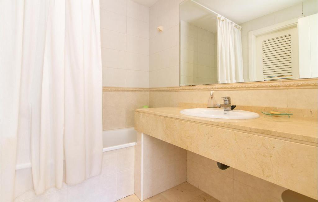 Stunning home in Alicante with 5 Bedrooms and Outdoor ...