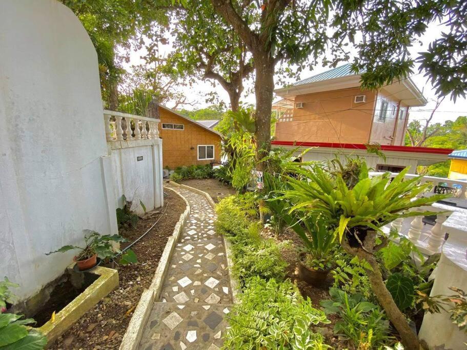 Zahrada ubytování Balay sa bukid (1bedroom)