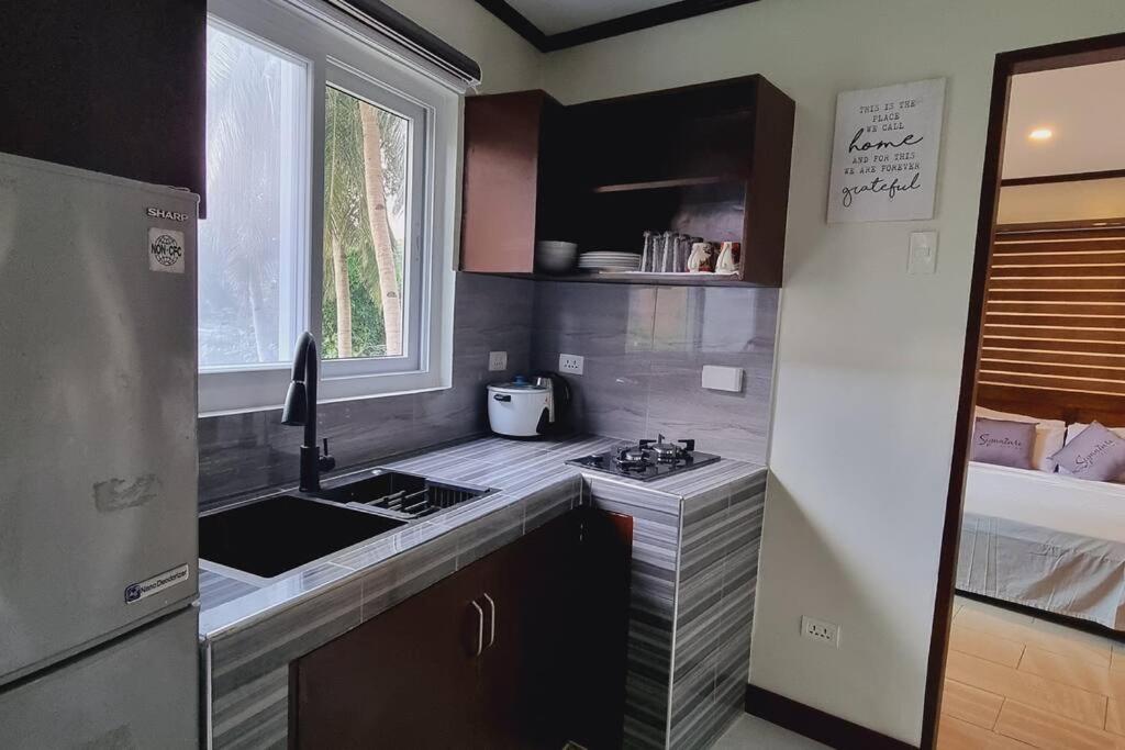Kuchyň nebo kuchyňský kout v ubytování Balay sa bukid (1bedroom)